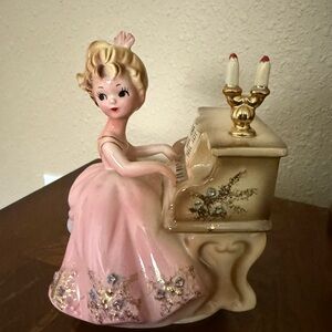 Vintage 1950s Josef Originals Tammy Music box
